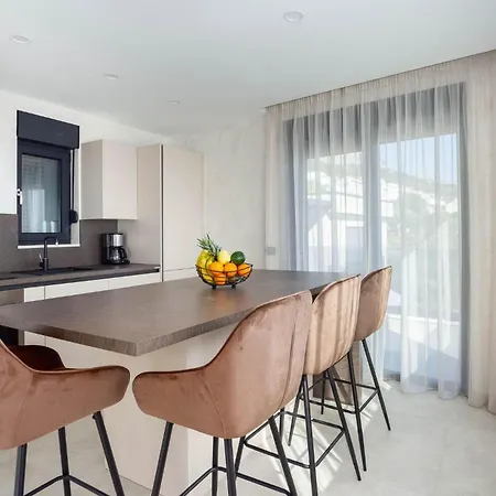 Cozy In ماكارسكا