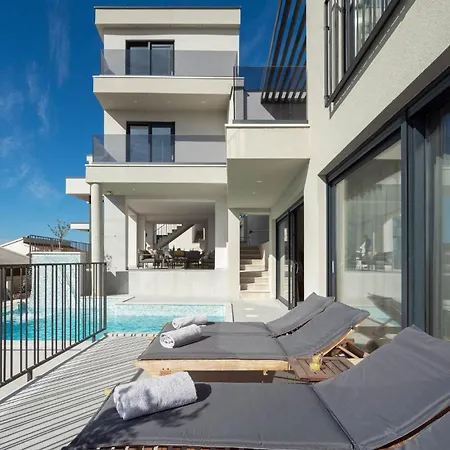 Cozy In With Outdoor Swimming Pool * Makarska